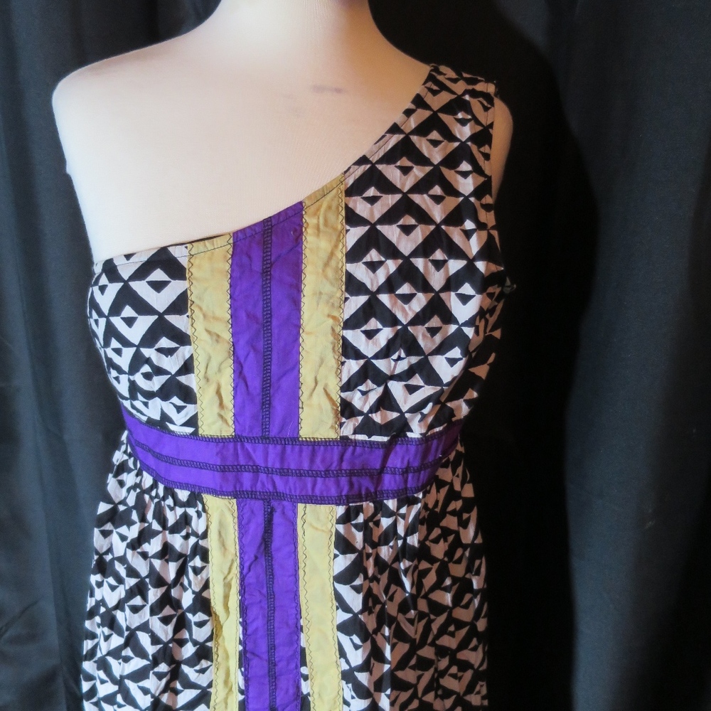 Dress - Picture 2 of 3
